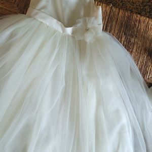 White Wedding children dress size 6 condition like new